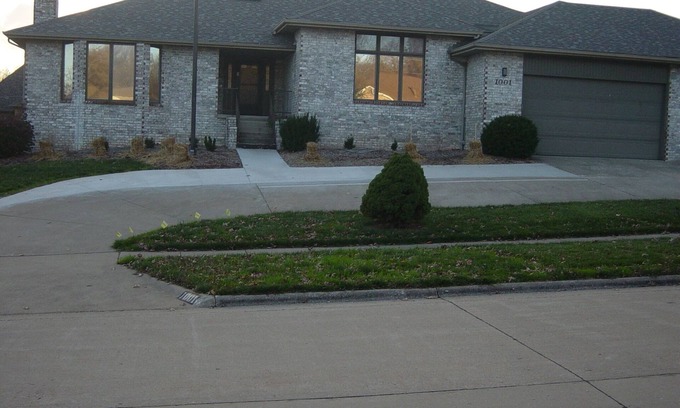 Turners House | 4 bedroom 4 bathrooms house with jacuzzi tub, steam room and massage chair.