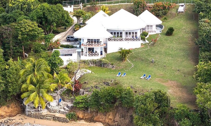 Cap Estate House | 4 Bedroom, 4 bathroom Villa on the Beach