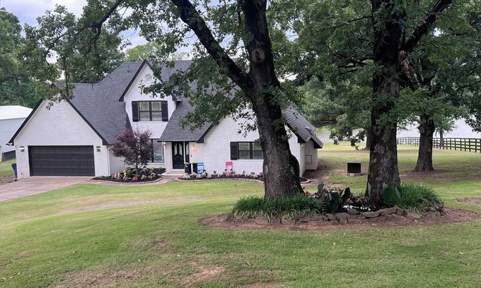 Uniontown House | 4-bedroom/4 bathroom luxury home, Eastside Fort Smith/Crashpad/Military housing