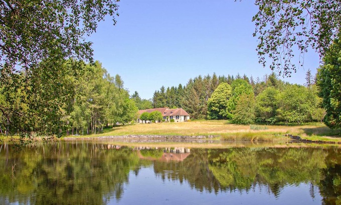 La Roche-l'Abeille House | 4 bedroom accommodation in La Roche-l'Abeille