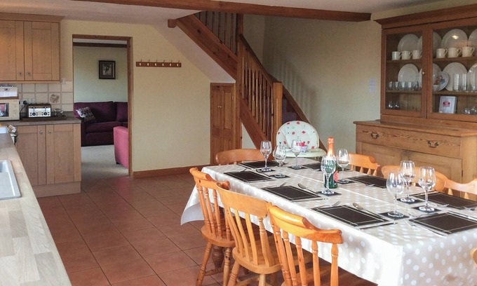 Hawkesbury Upton Cottage | 4 bedroom accommodation in Hawkesbury Upton
