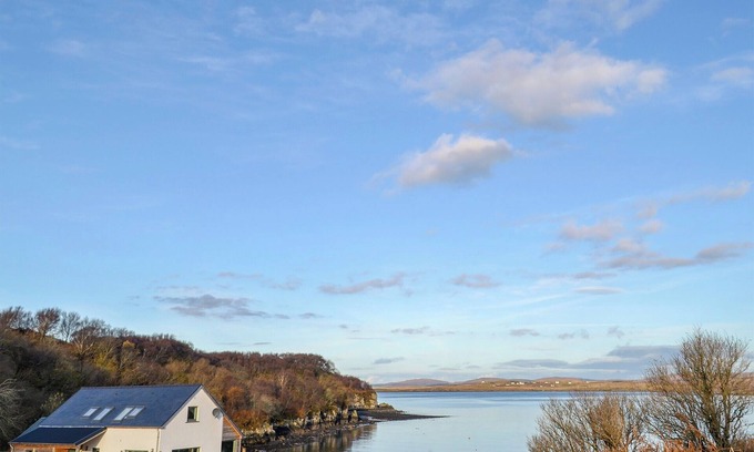 Beinn Orasaigh Cottage | 4 bedroom accommodation in Carbost, near Portree