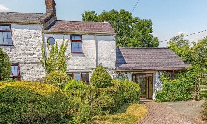 Rhyd-y-foel Cottage | 4 bedroom accommodation in Betws Yn Rhos