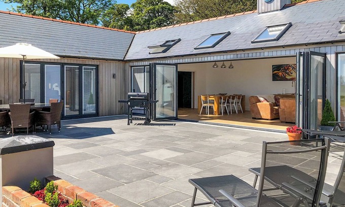 Haverfordwest Cottage | 4 bedroom accommodation in Wiston, near Haverfordwest