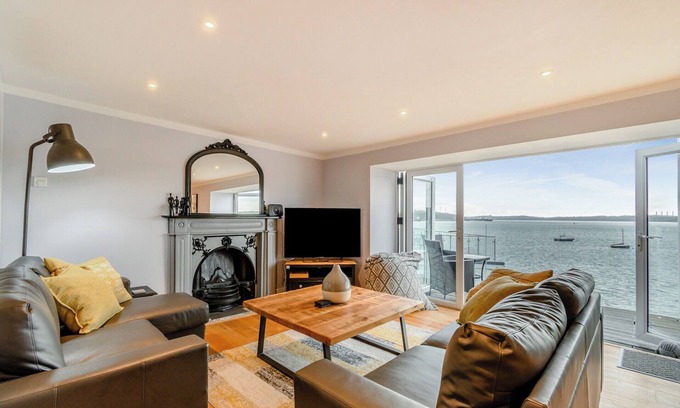 Milford Haven Cottage | 4 bedroom accommodation in Milford Haven