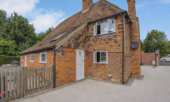 Willesborough Cottage | 4 bedroom accommodation in Sevington, near Ashford