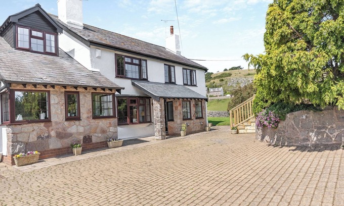 Llysfaen Cottage | 4 bedroom accommodation in Llysfaen, near Colwyn Bay