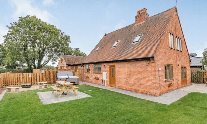 Derbyshire Cottage | 4 bedroom accommodation in Church Broughton, near Derby