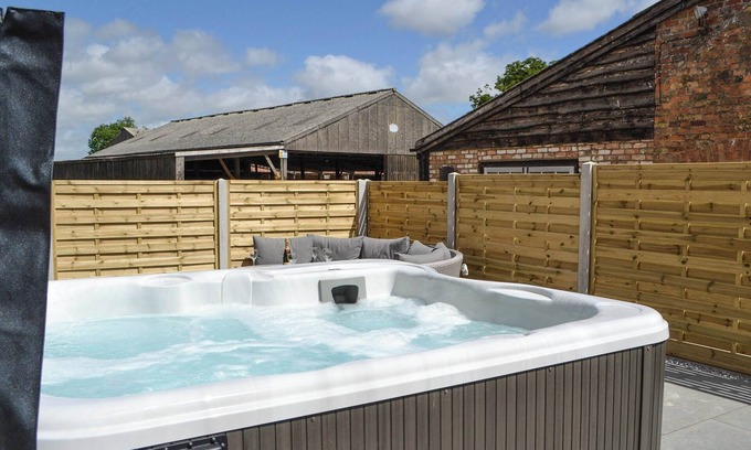 Driffield Cottage | 4 bedroom accommodation in Skerne, near Driffield