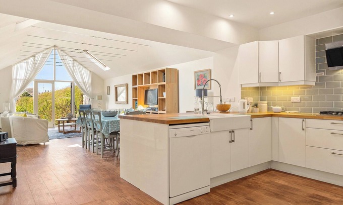 Manorbier Cottage | 4 bedroom accommodation in Manorbier