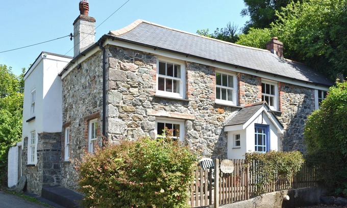 Helford Passage Cottage | 4 bedroom accommodation in Porthallow