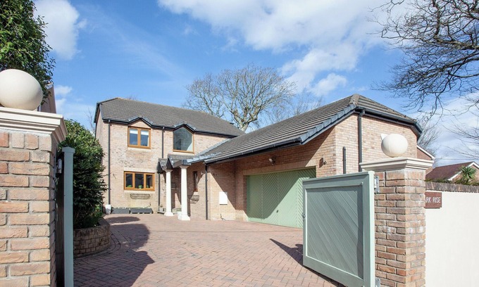 Westward Ho Cottage | 4 bedroom accommodation in Northam, near Westward Ho!