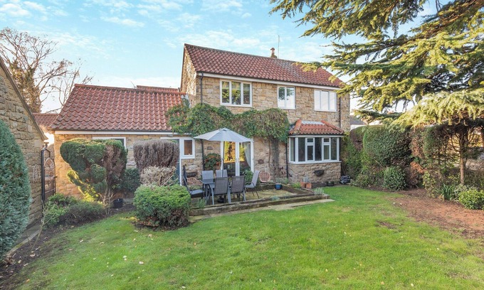 Bircotes Cottage | 4 bedroom accommodation in Tickhill, near Selby