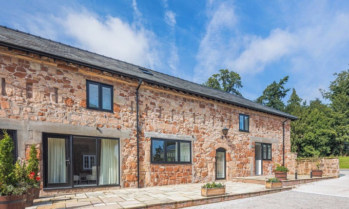 Felton Cottage | 4 bedroom accommodation in Oswestry