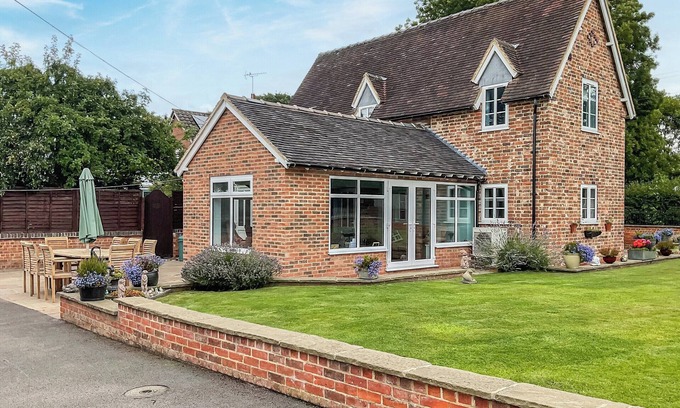Amerton Cottage | 4 bedroom accommodation in Stowe-by-Chartley, near Stafford
