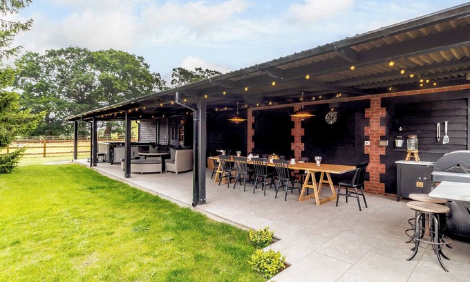 Thetford Cottage | 4 bedroom accommodation in Barnham
