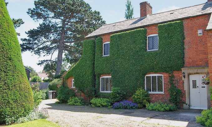 Grantham Cottage | 4 bedroom accommodation in Harlaxton, near Grantham