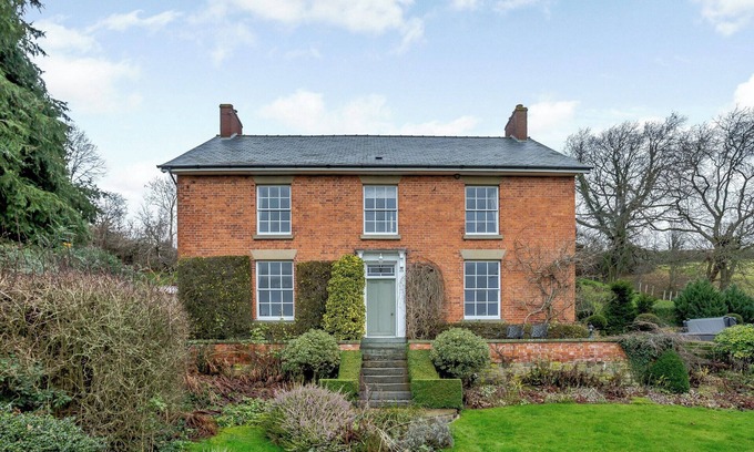 Newtown Cottage | 4 bedroom accommodation in Newtown