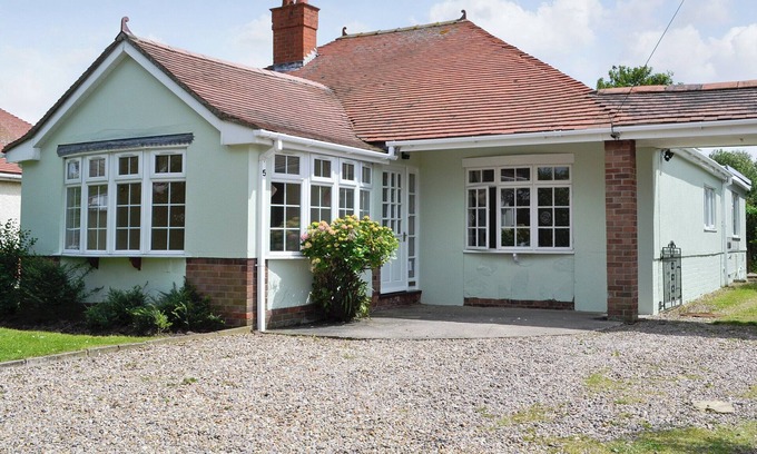 Chapel Saint Leonards Cottage | 4 bedroom accommodation in Chapel St. Leonards, near Skegness