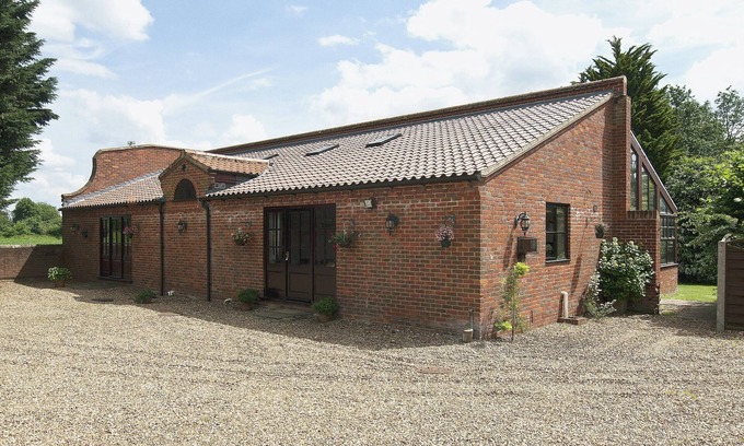 Necton Cottage | 4 bedroom accommodation in Necton, near Swaffham