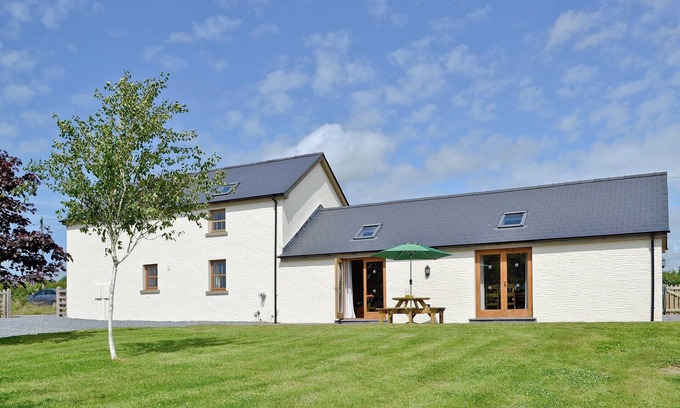 Whitland Cottage | 4 bedroom accommodation in Henllan Amgoed, near Narberth