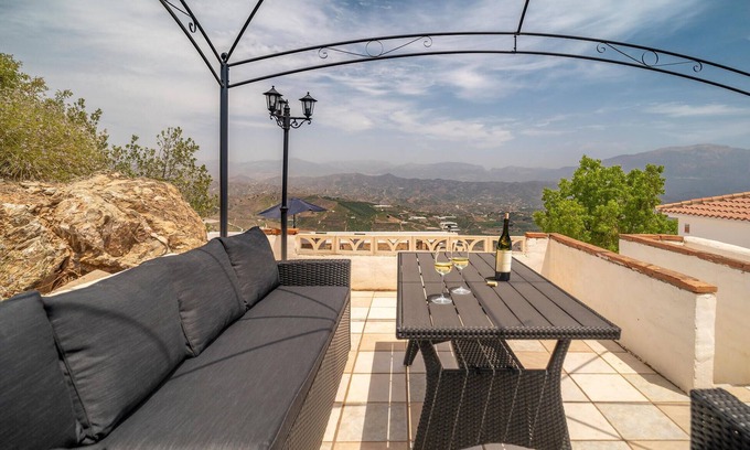 Velez-Malaga House | 4 bedroom accommodation in Iznate