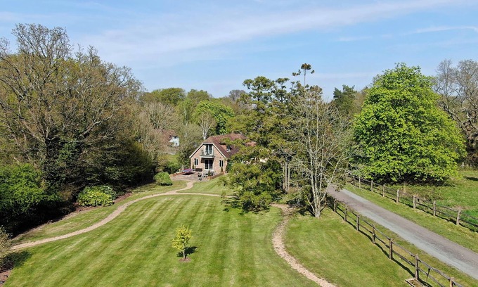 Battle Cottage | 4 bedroom accommodation in Catsfield, near Battle