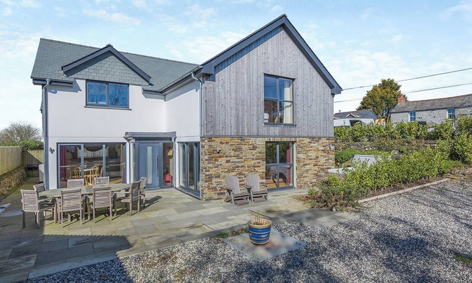 Pendoggett Cottage | 4 bedroom accommodation in Pendoggett, near Port Isaac