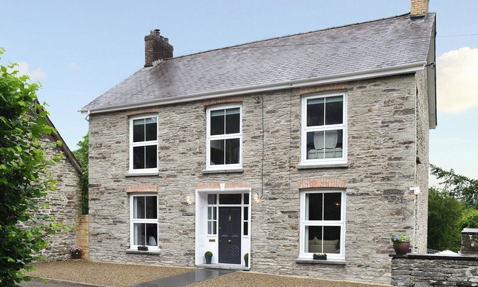 Boncath Cottage | 4 bedroom accommodation in Abercych, near Cardigan