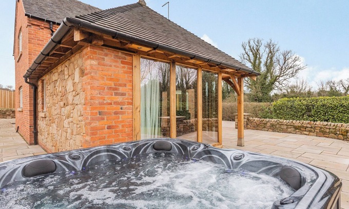 Ticknall Cottage | 4 bedroom accommodation in Ticknall, near Derby
