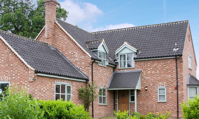 Hopton Cottage | 4 bedroom accommodation in Heckingham, near Loddon