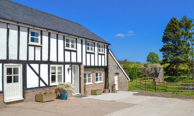 Putley Cottage | 4 bedroom accommodation in Ashperton, near Ledbury