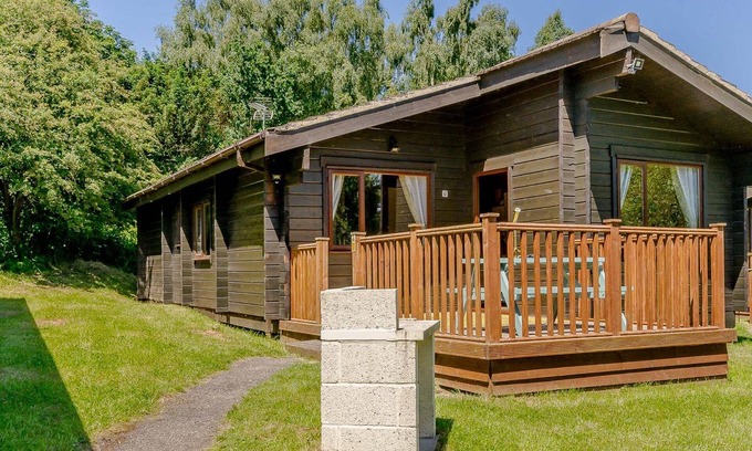 Edwinstowe Cabin | 4 bedroom accommodation in Sherwood Forest, Rufford