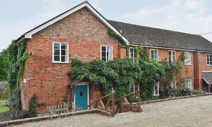 Newent Cottage | 4 bedroom accommodation in Newent, Forest of Dean