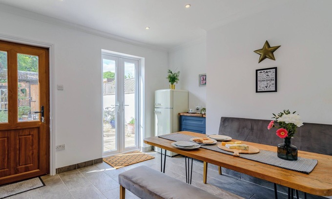 Rainton Cottage | 4 bedroom accommodation in Rainton, near Thirsk
