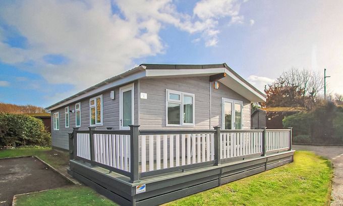 New Forest District Ski Chalet | 4 bedroom accommodation in Milford-on-Sea, Nr Lymington