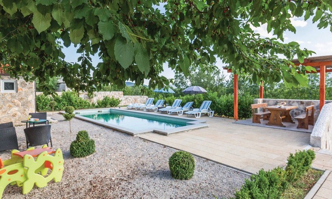 Trilj Apartment | 4 bedroom amazing apartment in Ugljane