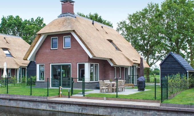 Idskenhuizen House | 4 bedroom amazing home in Idskenhuizen