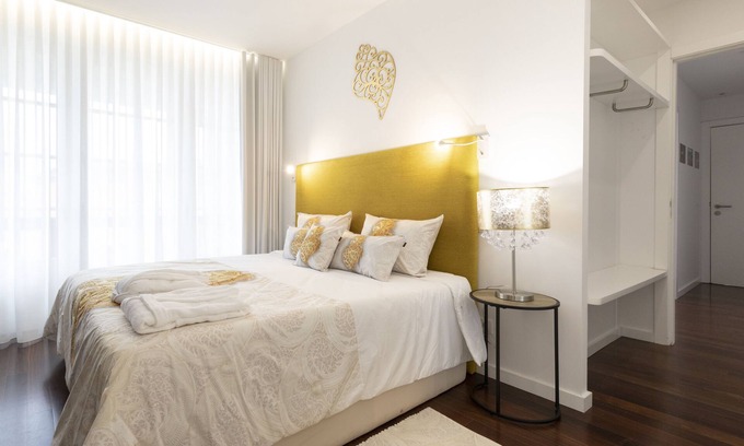 Viana do Castelo Apartment | 4 bedroom apartment on the city's main avenue