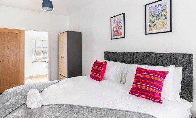 Milton Keynes House | 4 Bedroom Apartment in Newport Road