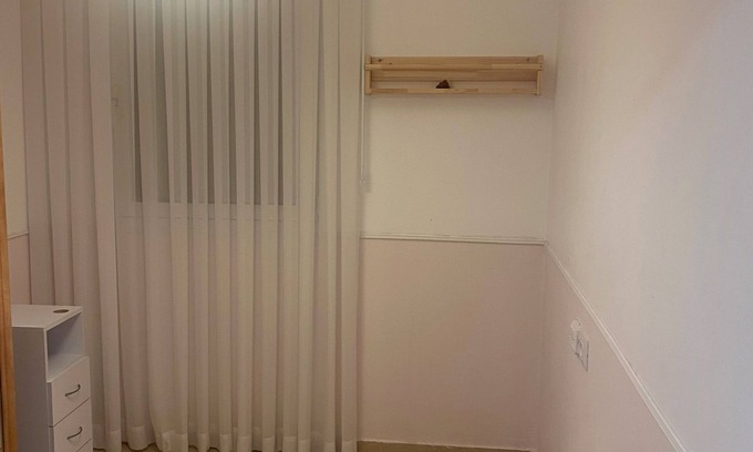 Rishon LeTsiyon Apartment | 4-bedroom apartment. Clean, with a lot of space, light. next to shopping centre