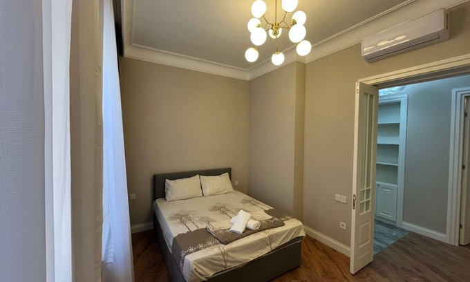 Baku Apartment | 4-bedroom apartment in delightful with WiFi, AC in center