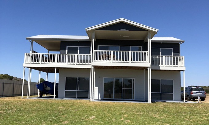 Lacepede House | 4 Bedroom Beach House with Sea Views. Now with wifi and foxtel.