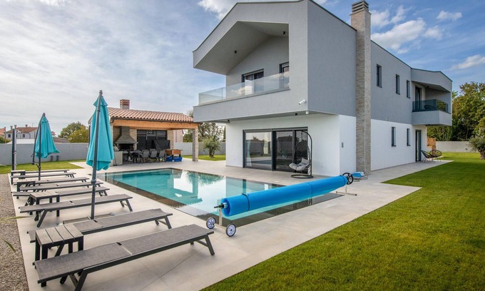 Rebici House | 4 bedroom beautiful home in Rebici