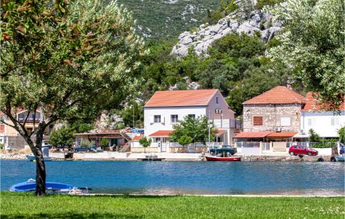 Ploce House | 4 Bedroom Beautiful Home In Rogotin