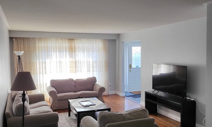 Cooksville House | 4 Bedroom Bungalow