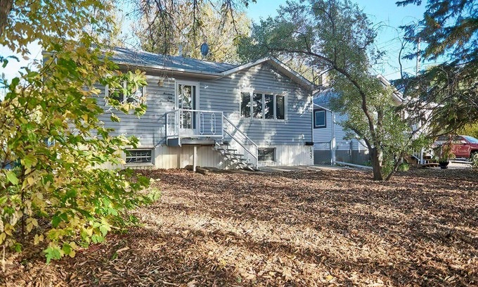Regina House | ★4 Bedroom Bungalow - Near RCMP Heritage Centre ★