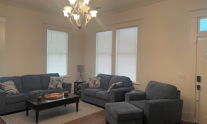 Natchitoches House | 4-bedroom bungalow in amazing Natchitoches with WiFi, AC near Northwestern Univ.