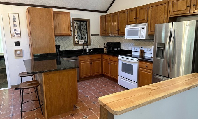 Ocean Pines Ski Chalet | 4-bedroom chalet in lovely Ocean Pines with WiFi, AC