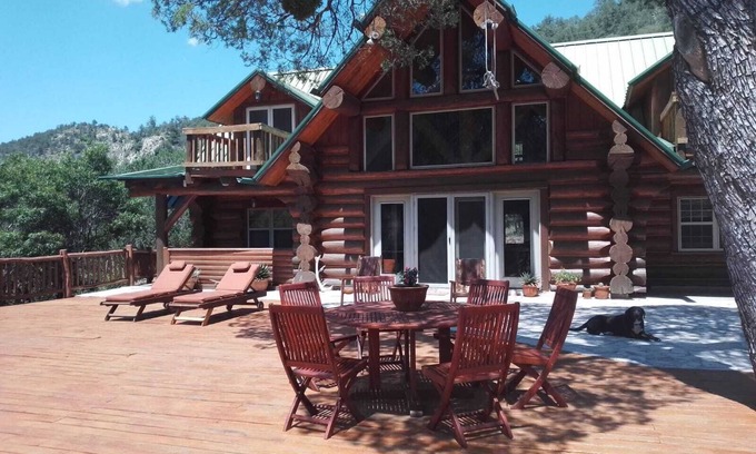 Ocampo Cabin | 4-bedroom charm cabin in a sanctuary of biodiversity and conservation